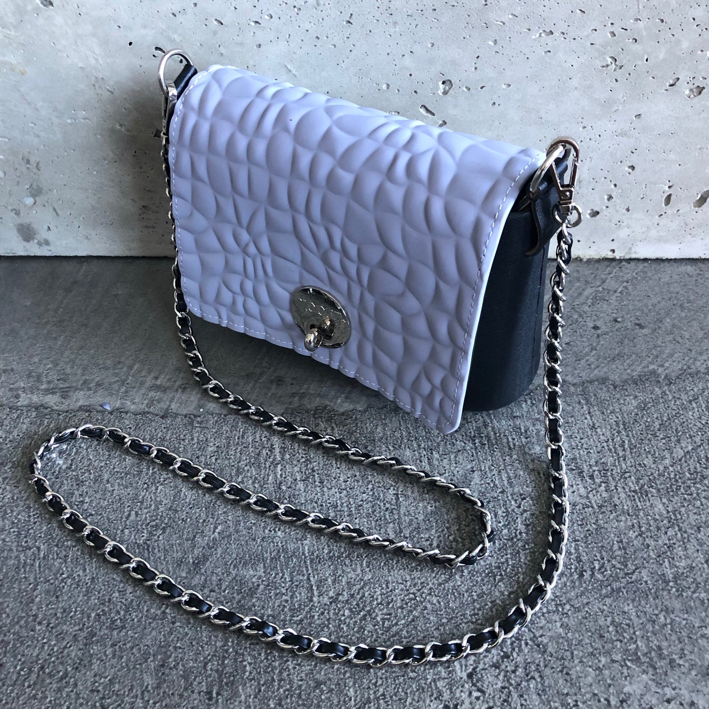 Periwinkle on Black with Interwoven Chain
